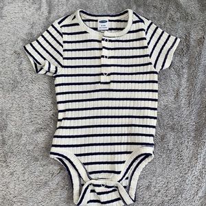 Old navy- onesie- 3-6m